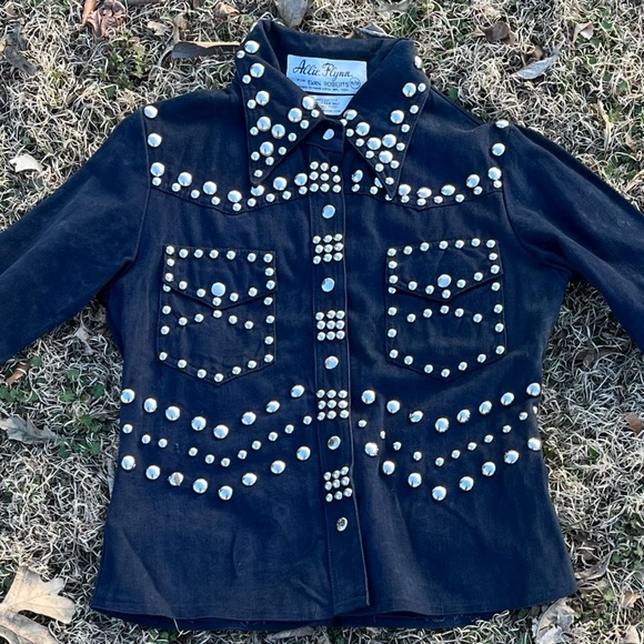 LIVE SHOW LIKE & SHARE - Picture 1 of 1